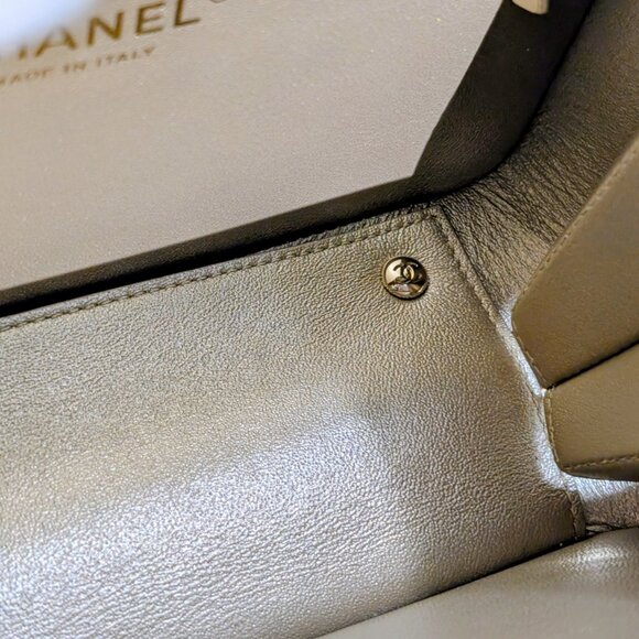 Chanel Rare Box Bag in Woven Rattan and Champaign Gold Leather - Picture 14 of 16